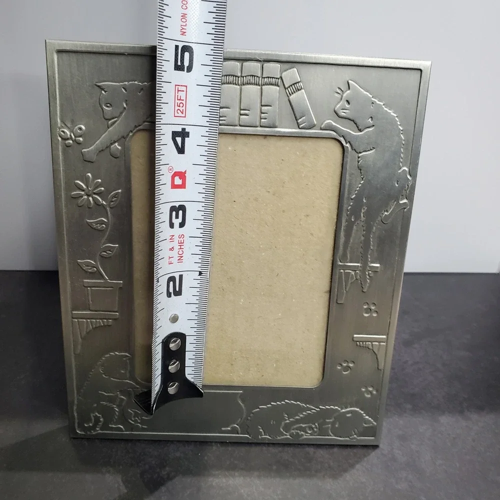 Pewter Cat Picture Frame|Embossed Kittens w/‎ Books & Yarn|Free Standing 3.5